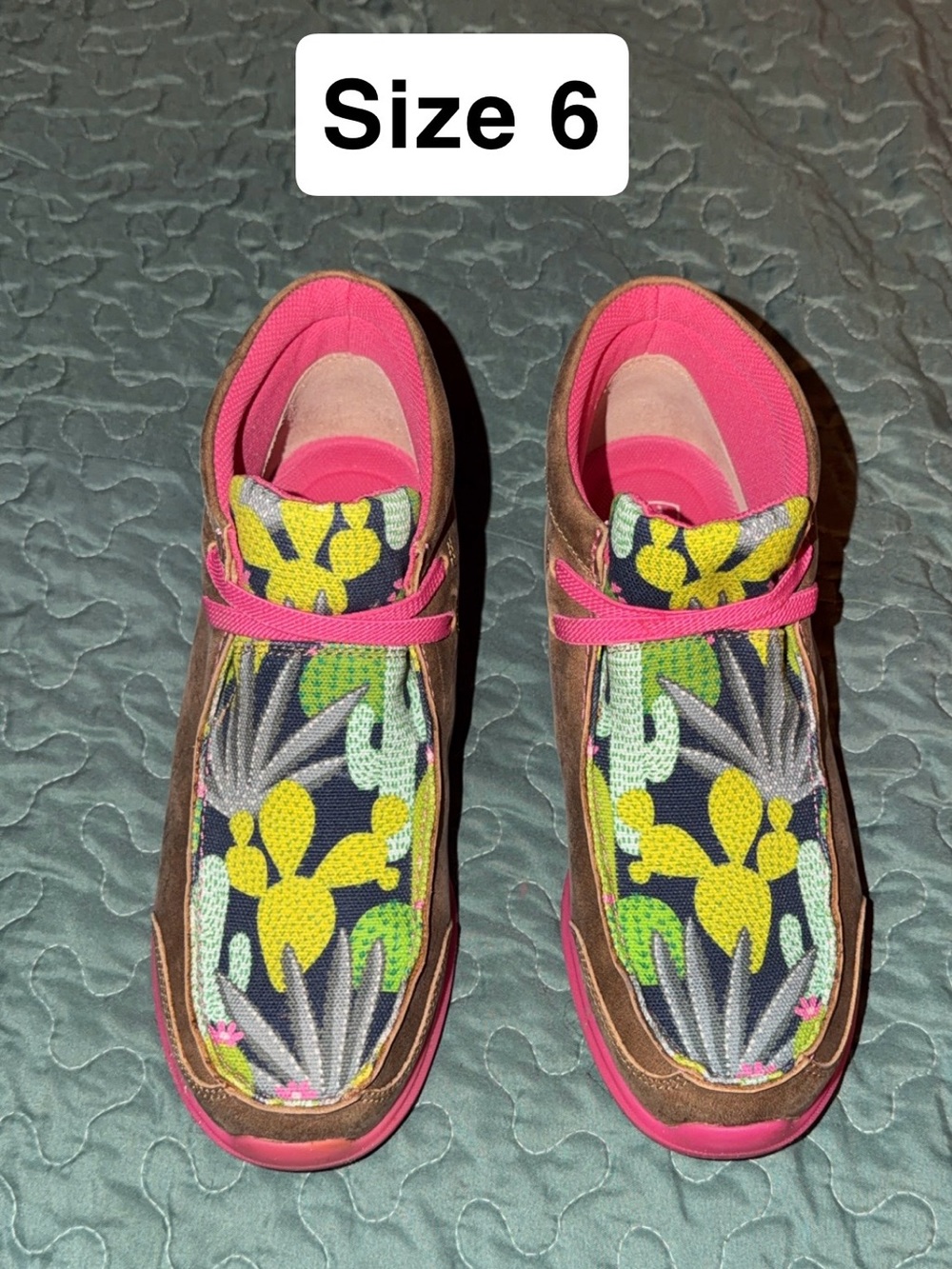 Ariat Women’s size 8 (youth size 6) canvas Slip-On Shoes in Pink and Brown